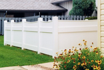 Lakeland vinyl fencing curved